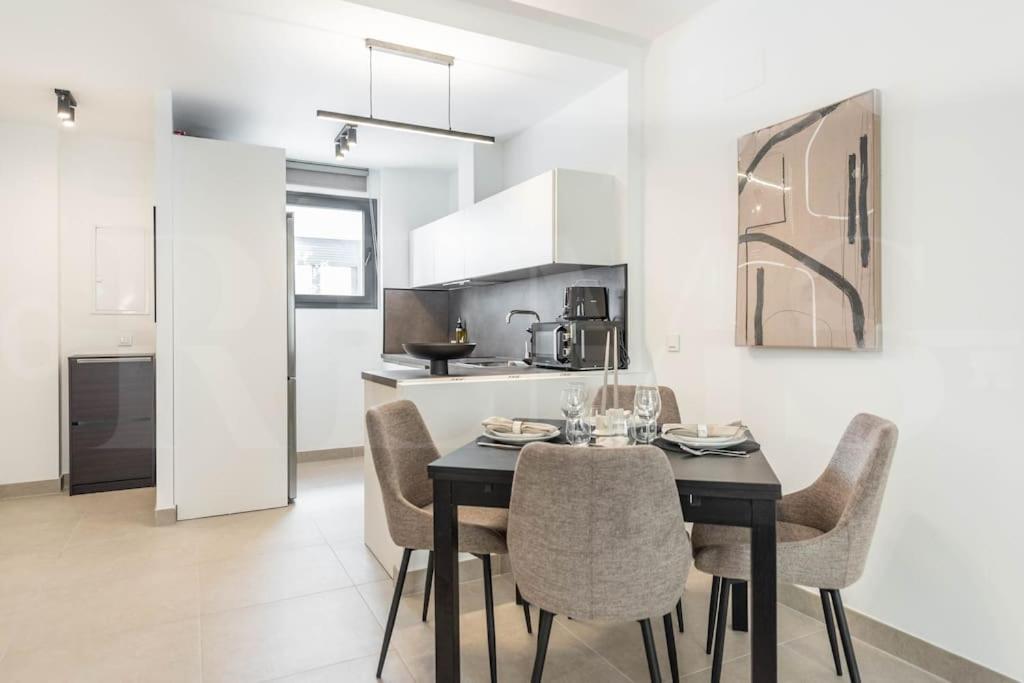 Modern Apartment With Patio & Parking By Rems Малага Экстерьер фото